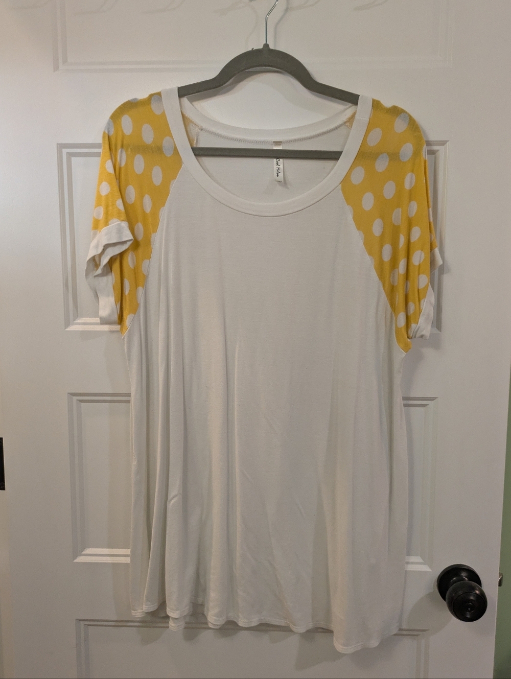 🔴 Cool Melon Scoop Neck Short Sleeve Tee with Yellow Polka Dot Raglan Sleeves